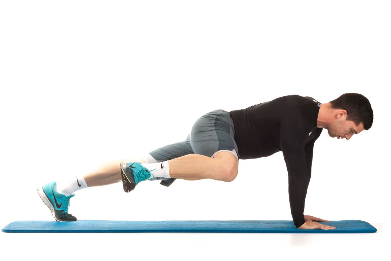 Plank with Knee to Elbow | Total Workout Fitness