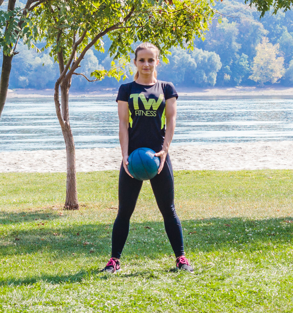 Medicine Ball Sumo Overhead Raise frame #1