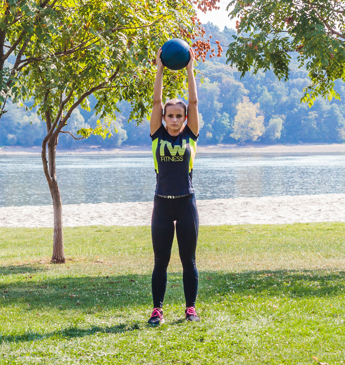 Medicine Ball Lunge with Torso Rotation frame #1