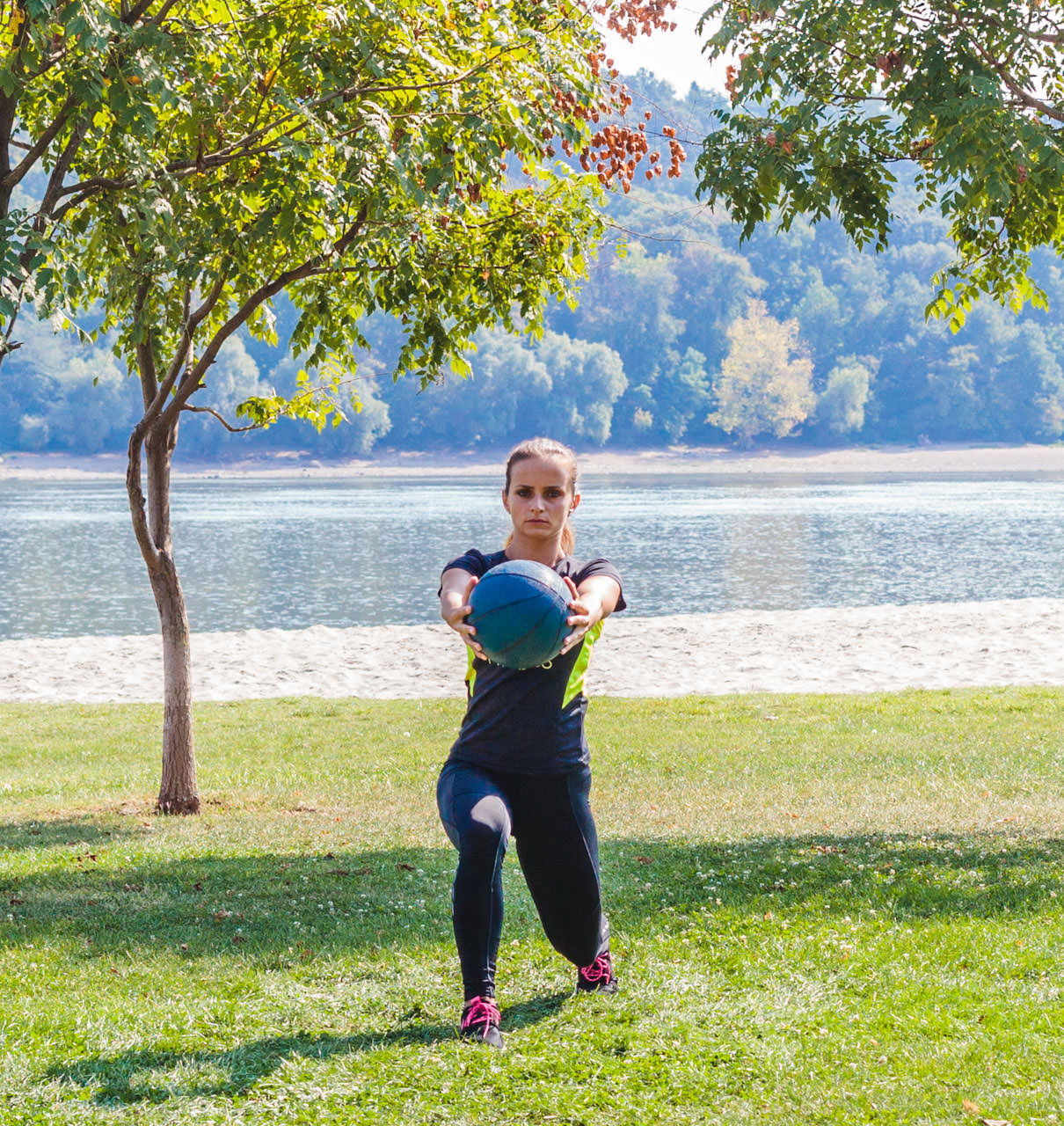 Medicine Ball Lunge with Torso Rotation frame #4