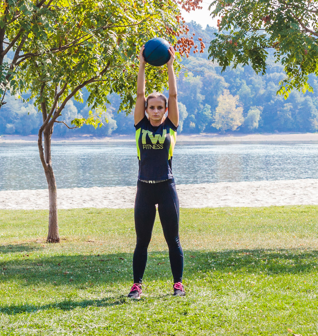 Medicine Ball Lunge with Torso Rotation frame #5