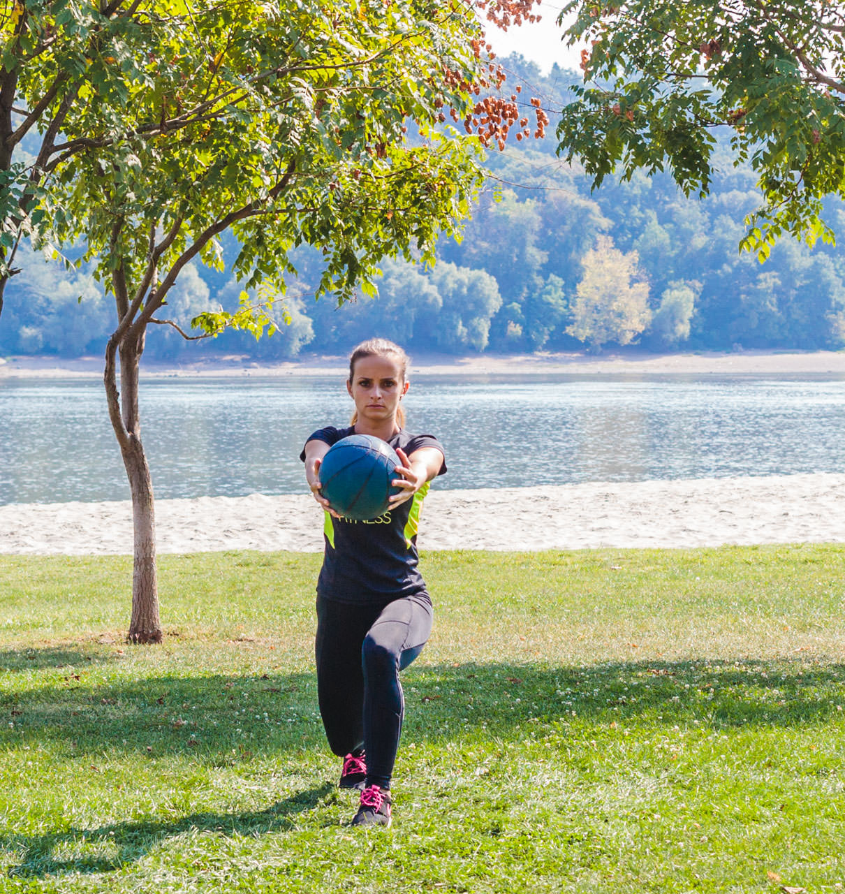 Medicine Ball Lunge with Torso Rotation frame #8