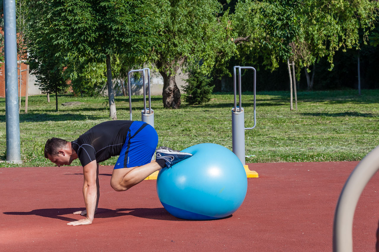 Decline Push-Up with Crunch frame #4