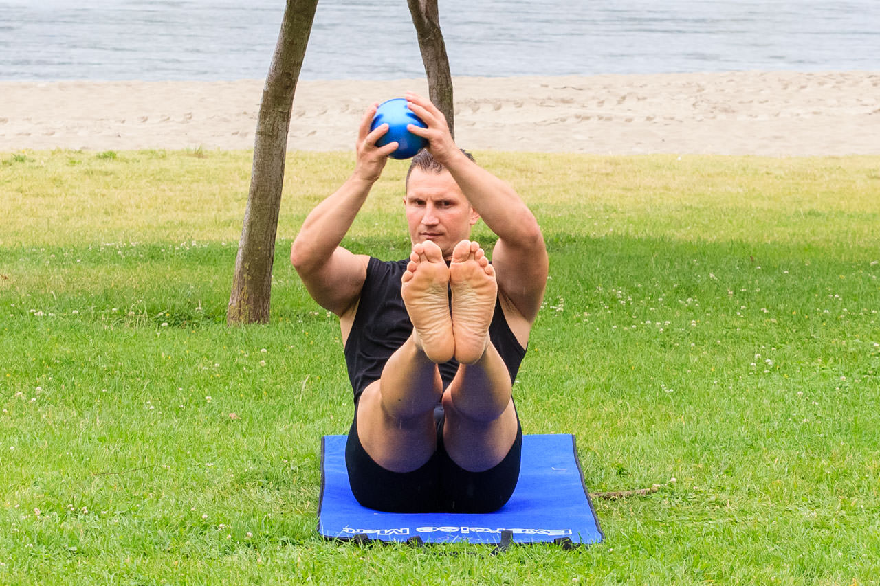 Seated Medicine Ball Twist frame #4