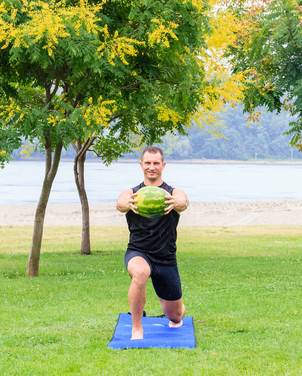 Watermelon Lunge with Torso Rotation frame #8