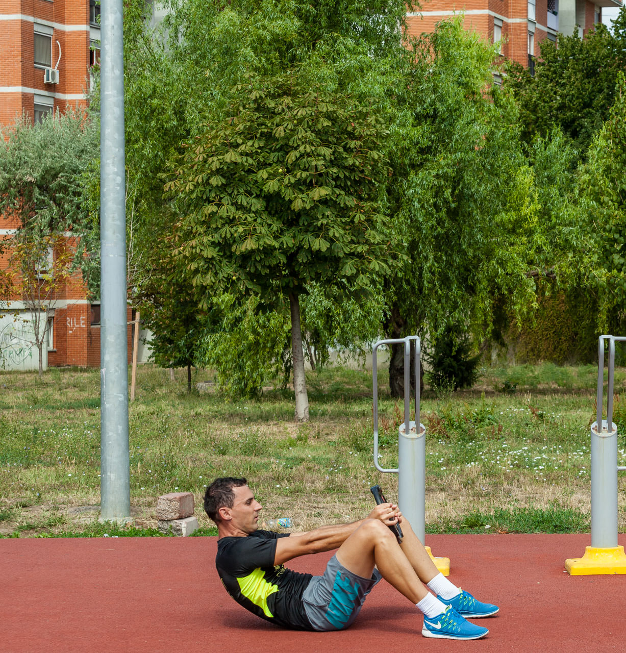 Plate Sit Up Jump frame #2