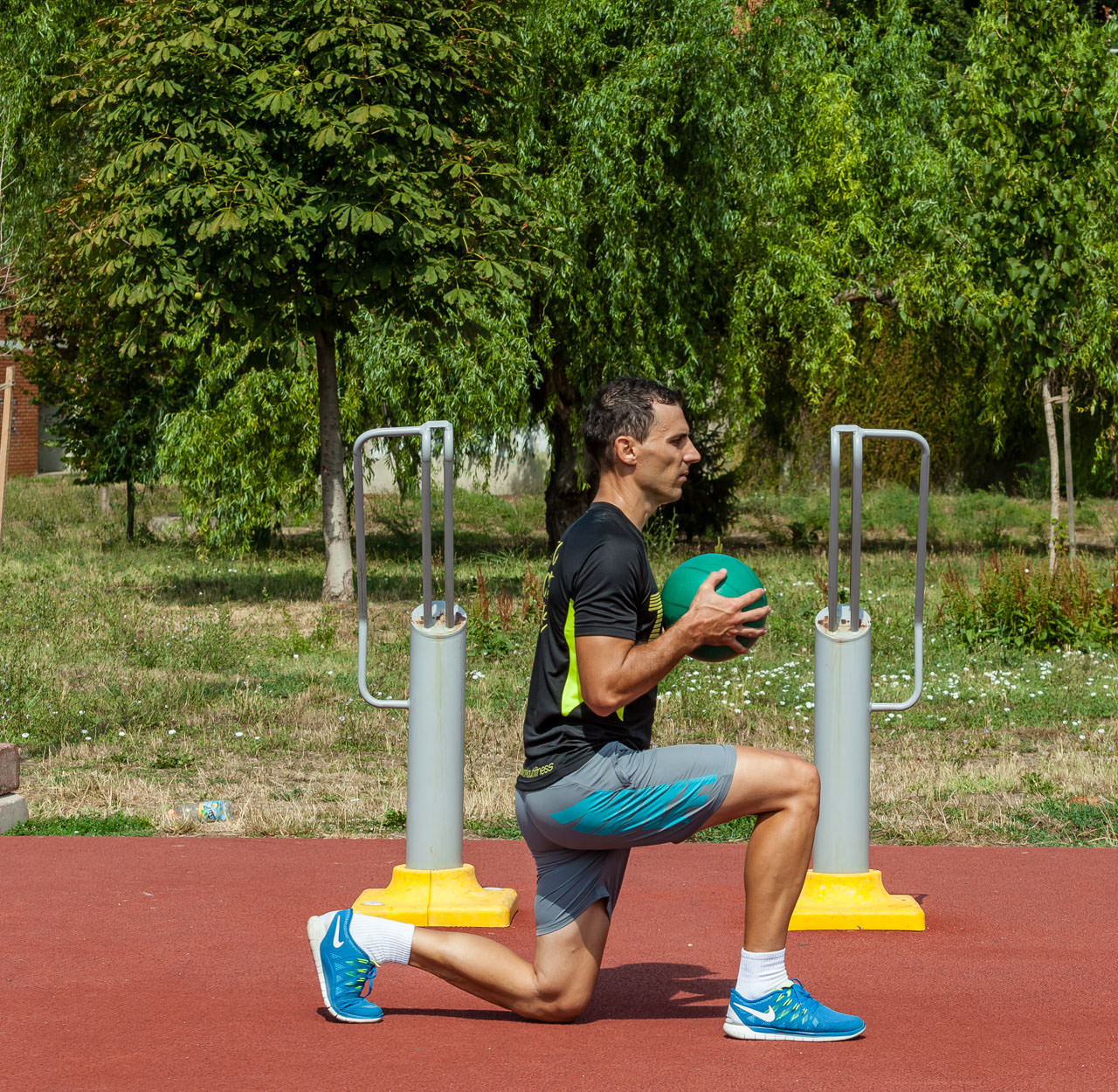 Medicine Ball Jumping Lunges frame #1