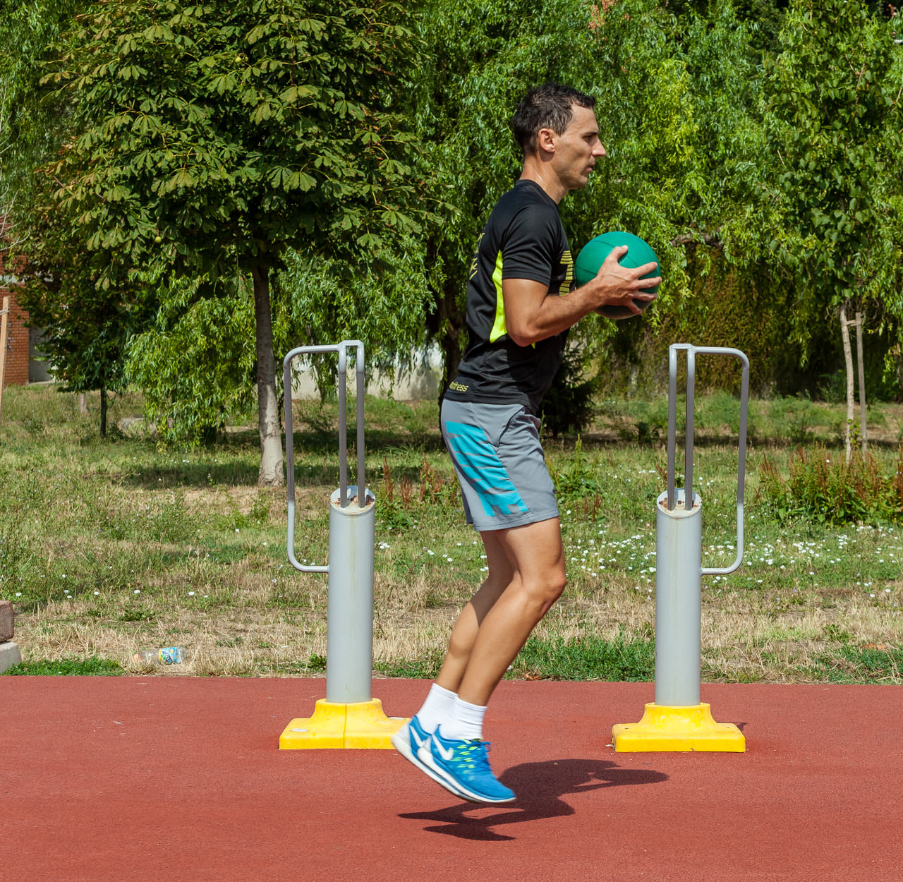 Medicine Ball Jumping Lunges frame #2