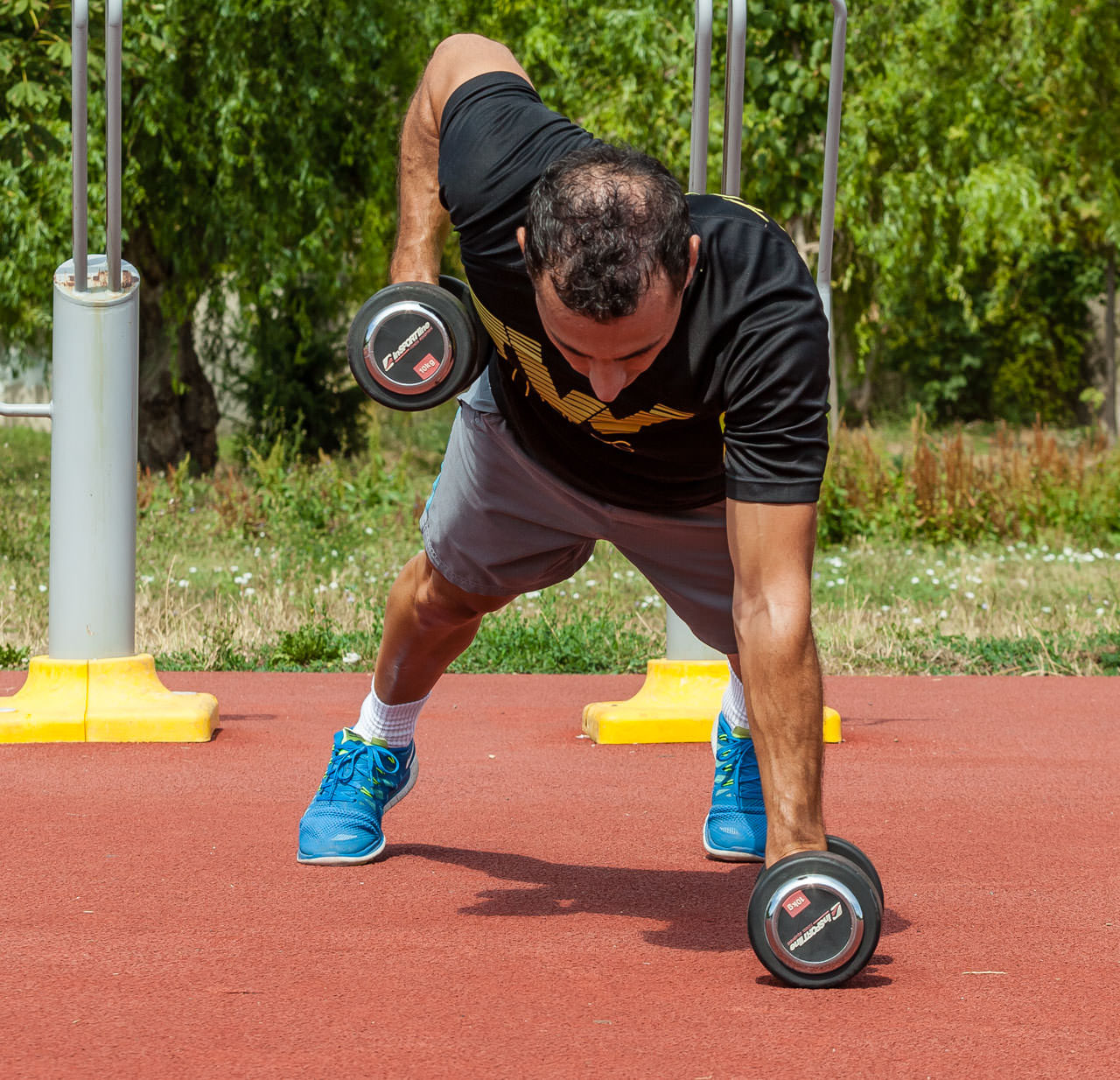 Dumbbell Push Up Renegade Row frame #4