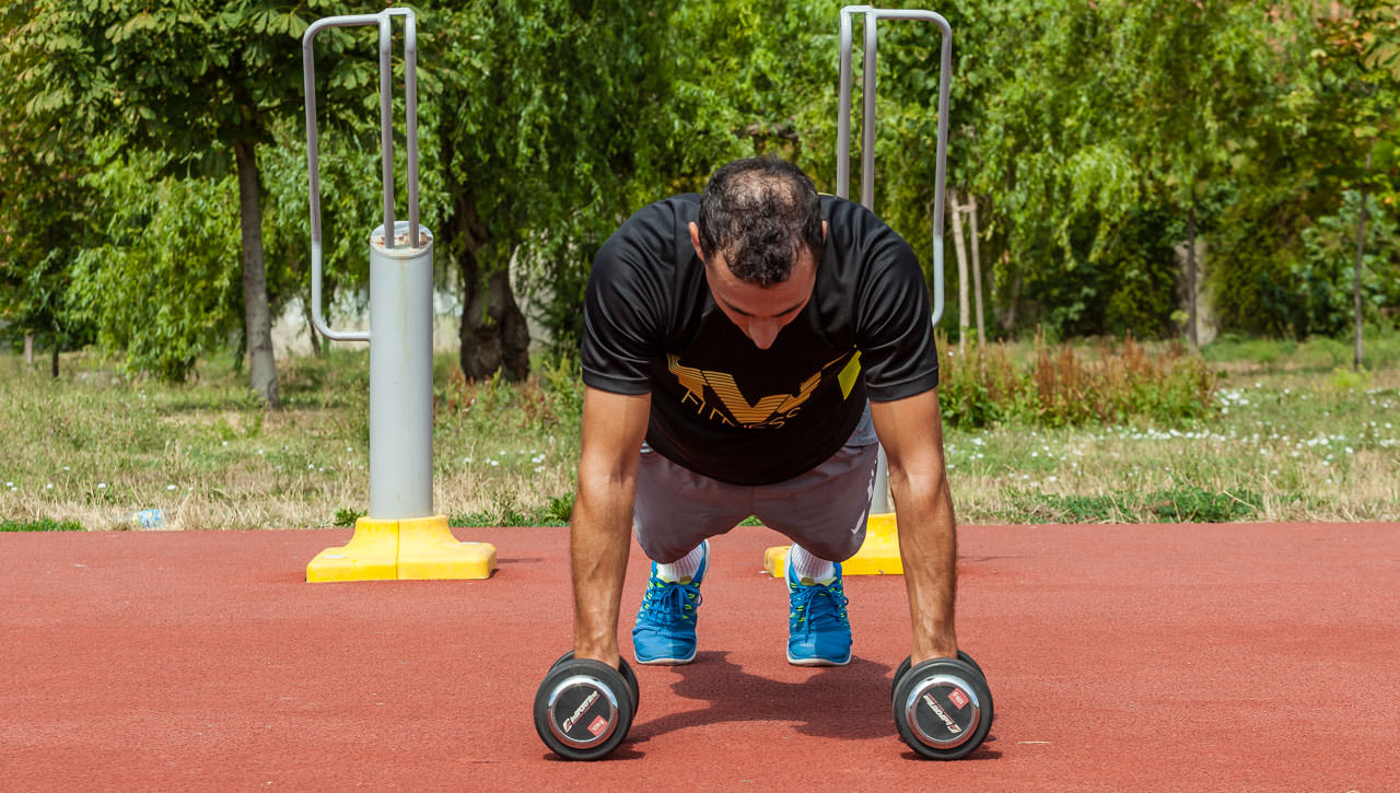 Dumbbell Mountain Climbers frame #1