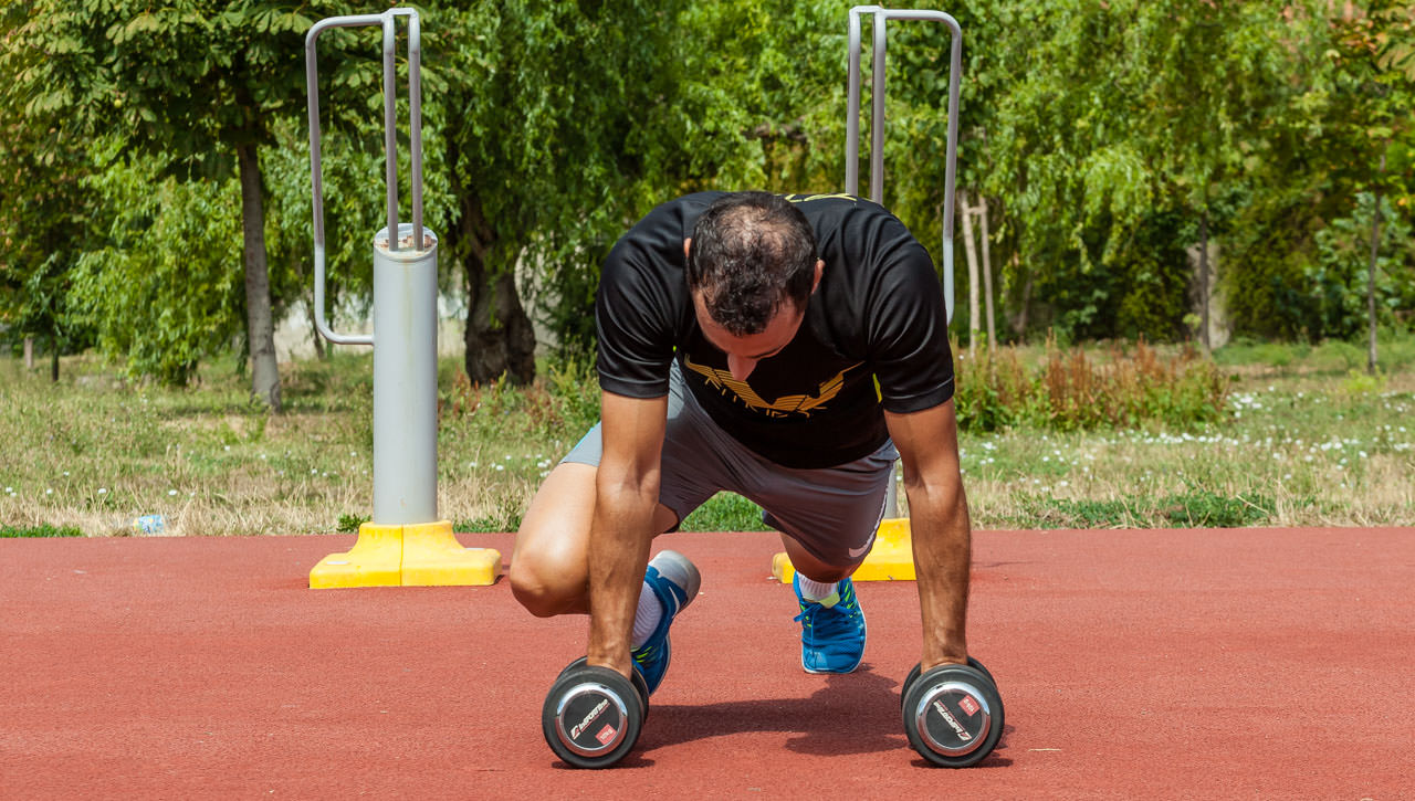 Dumbbell Mountain Climbers frame #2