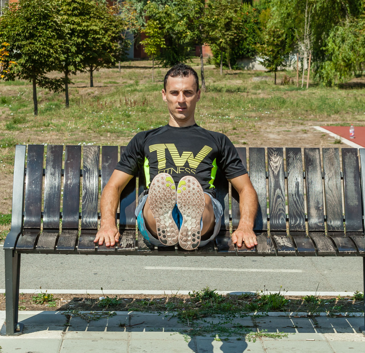 Seated Flat Bench Leg Pull-In frame #1