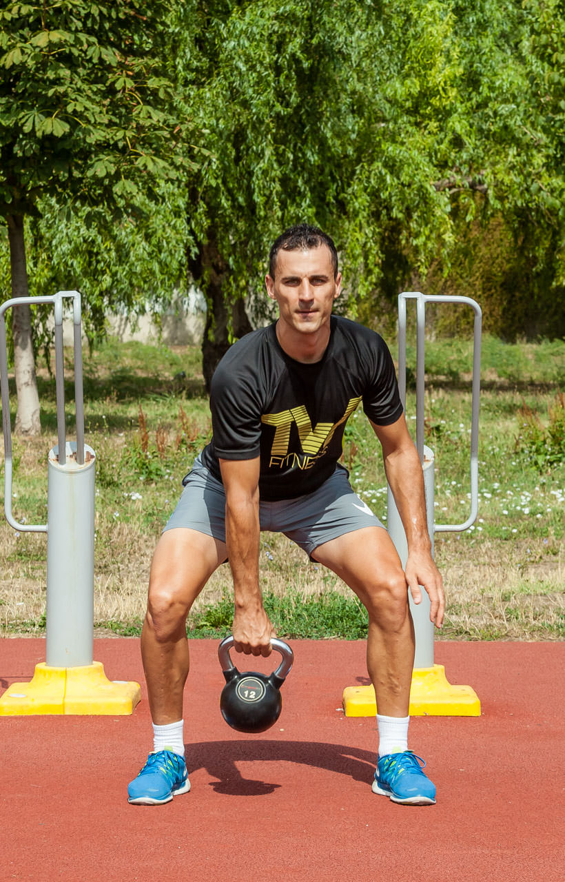 Alternating Kettlebell Swing frame #2