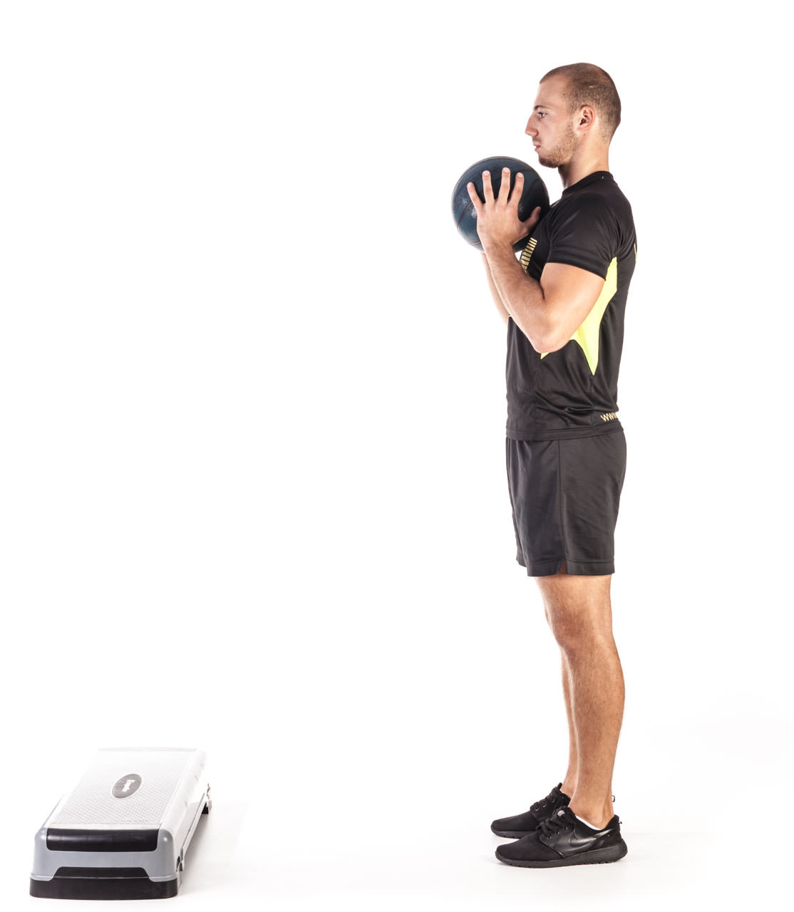 Medicine Ball Step Forward Lunge frame #3