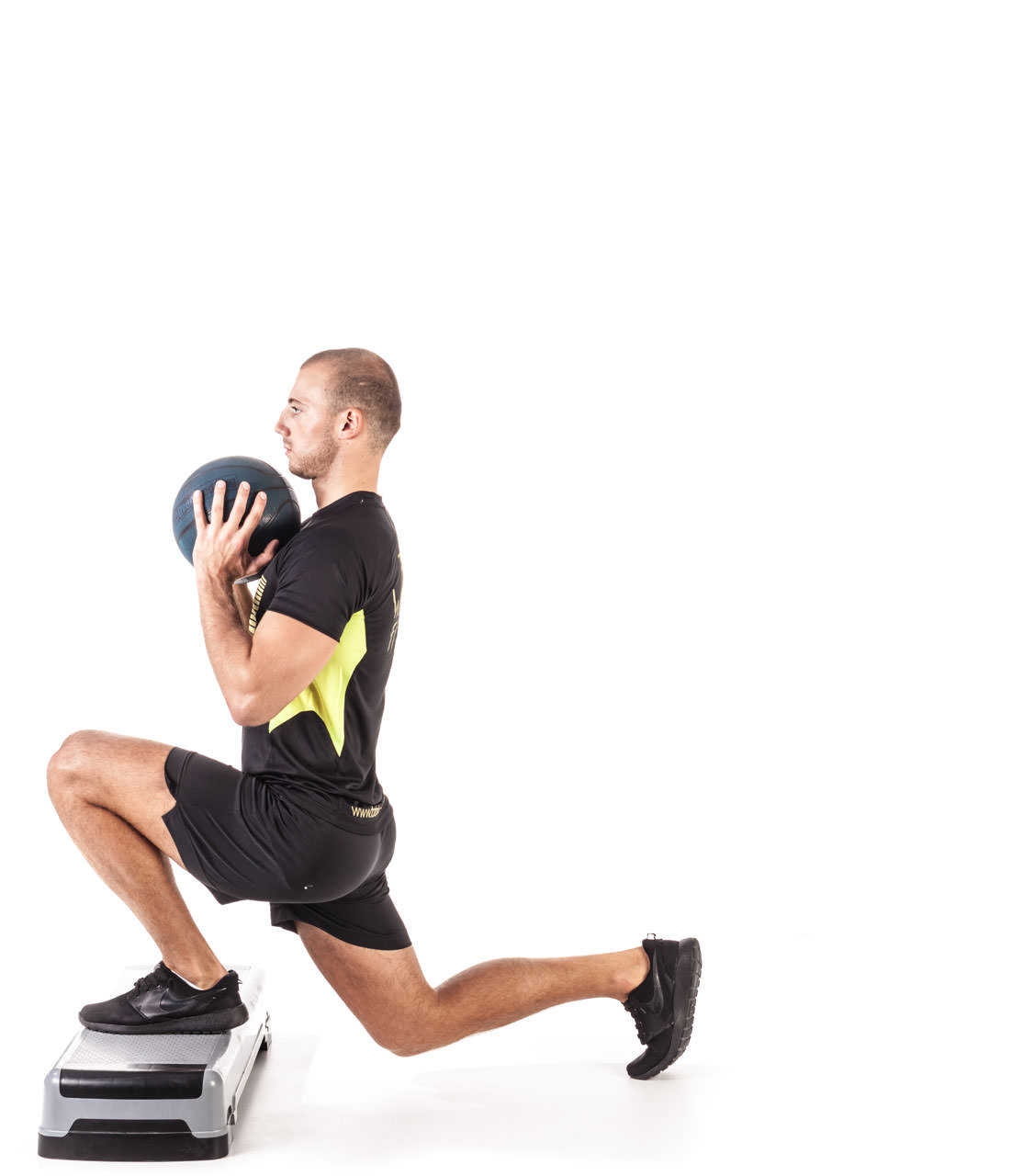 Medicine Ball Step Forward Lunge frame #4